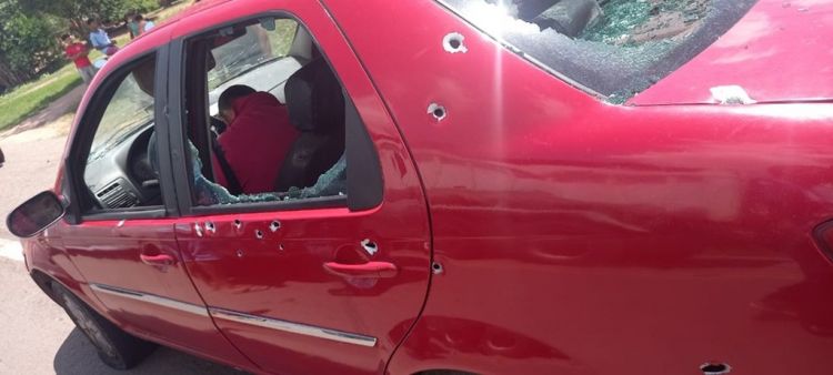 Passageiros são mortos após carro ser alvejado com mais de 10 tiros em Vargem Grande, no MA